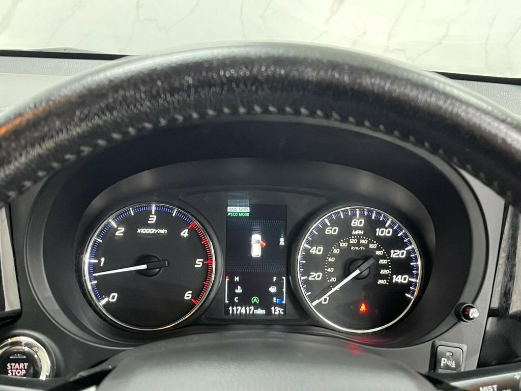 Mitsubishi Outlander 2L 5Hs White #13
