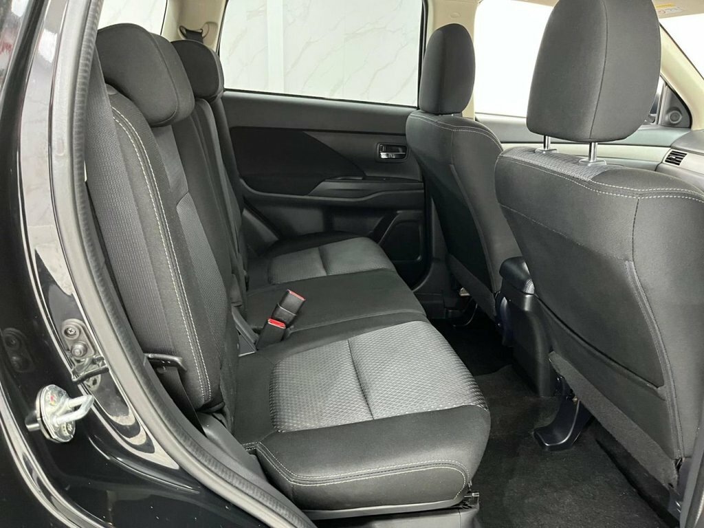 Mitsubishi Outlander 2L 5Hs White #18