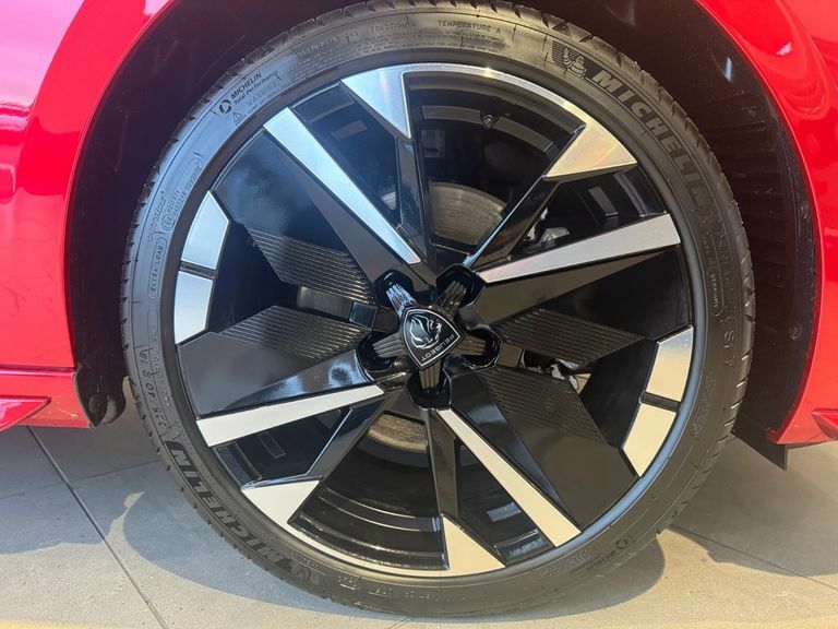 Peugeot 308 Hatchback Red #4