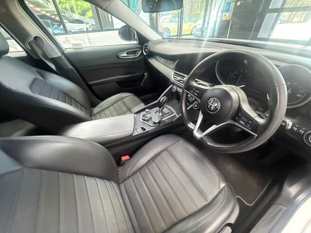 Alfa Romeo Giulia 2.0T Super Saloon Euro 6 S S 20 White #2