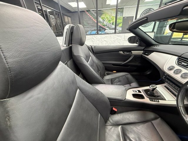BMW Z4 2.0 18I Convertible Sdrive Euro White #4