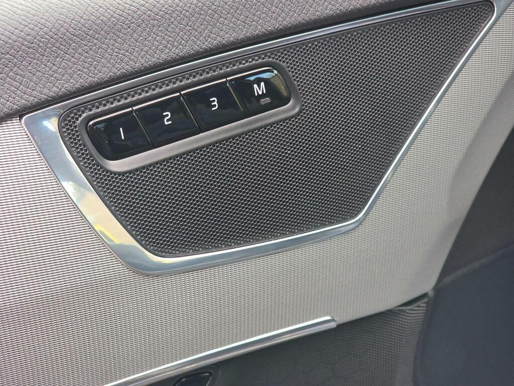 Volvo XC90 T8 Twin Engine R-design Black #21