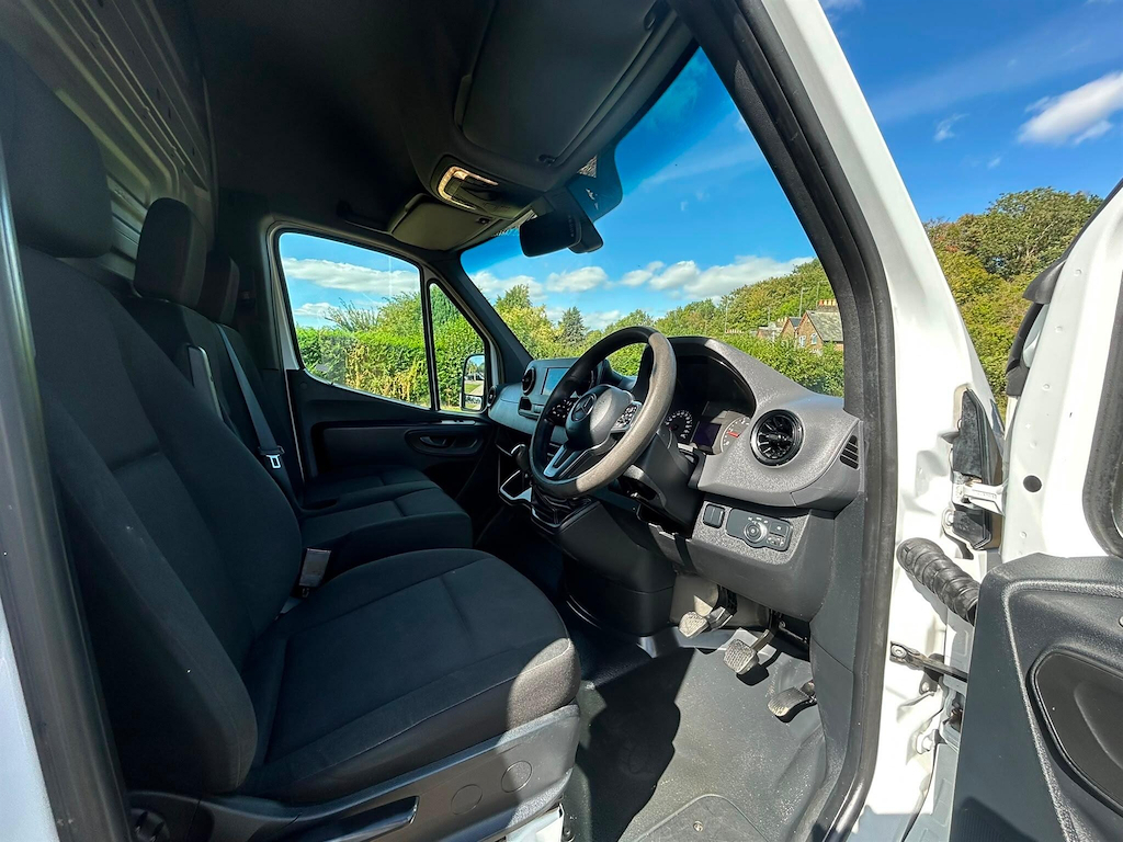Mercedes-Benz Sprinter 2L Progressive White #13