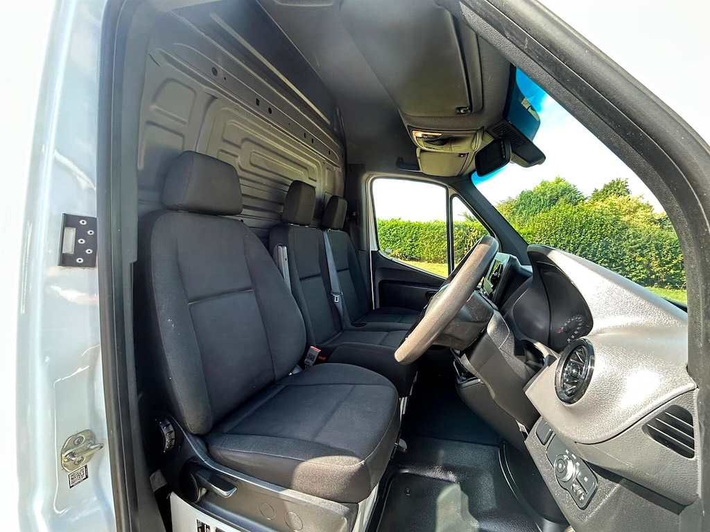 Mercedes-Benz Sprinter 2L Progressive White #12