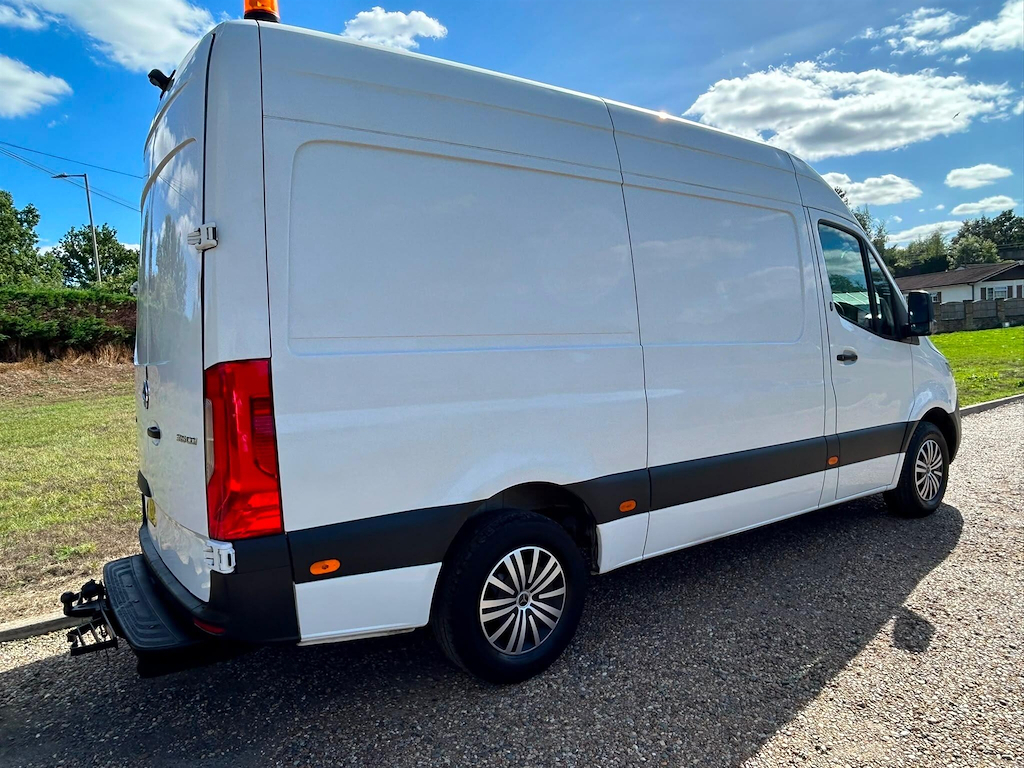 Mercedes-Benz Sprinter 2L Progressive White #9
