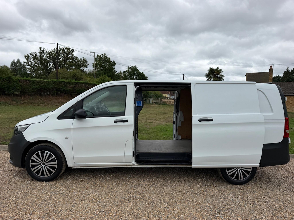 Mercedes-Benz Vito 2.0 L 2.0 116 Cdi Progressive G-tronic Rwd L3 Euro White #3