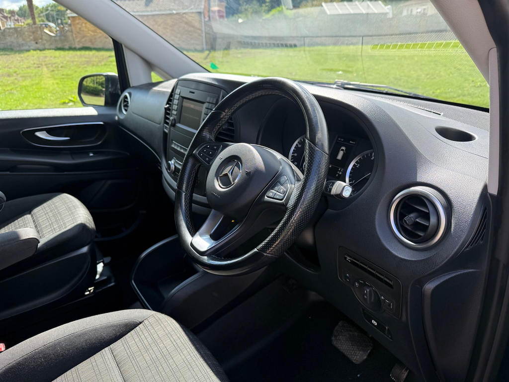 Mercedes-Benz Vito 111Cdi Van Black #28