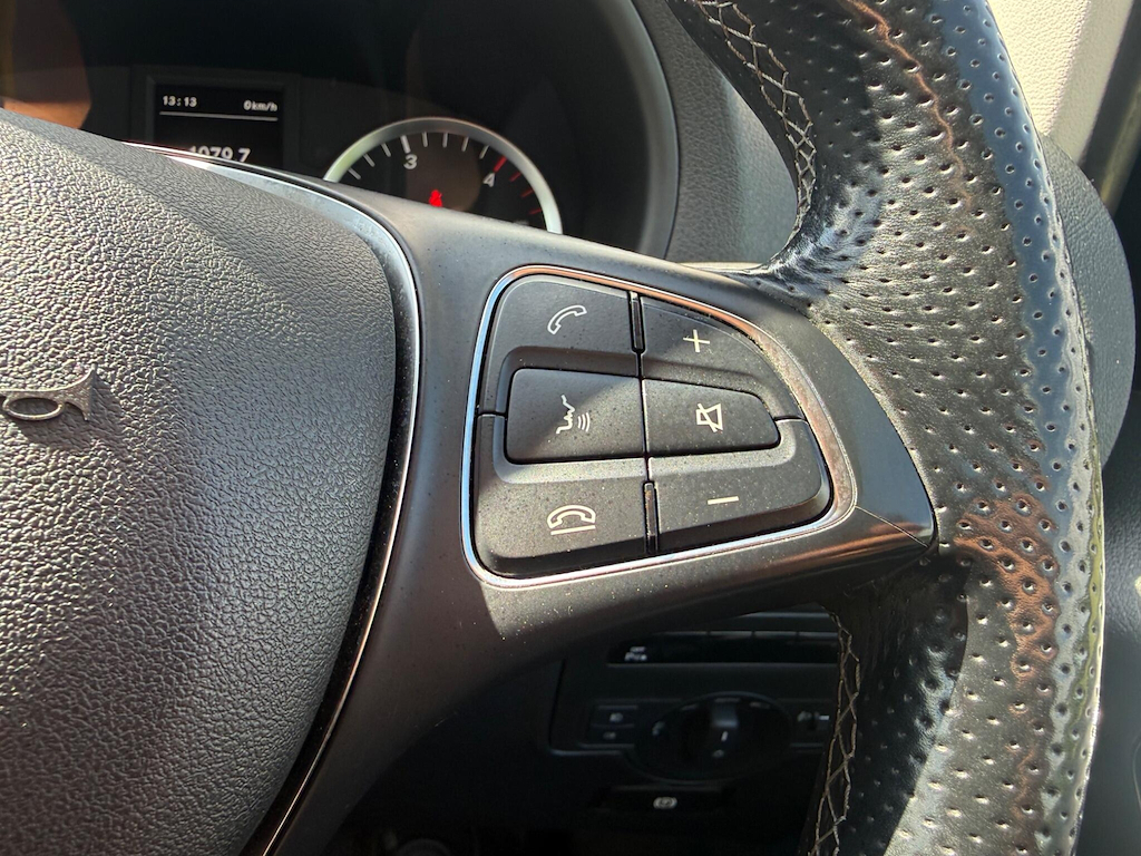 Mercedes-Benz Vito 111Cdi Van Black #24