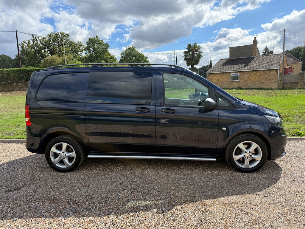 Mercedes-Benz Vito 111Cdi Van Black #2