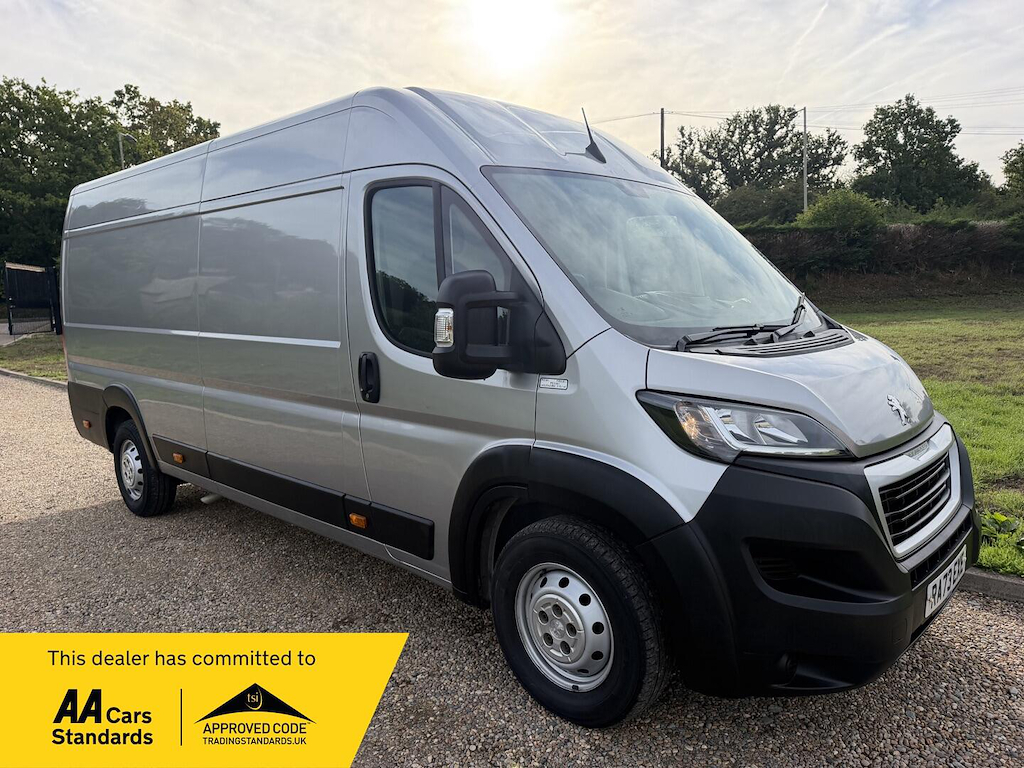 Peugeot Boxer 2.2 L 2.2 Bluehdi 435 Professional Premium L4 Hi Grey