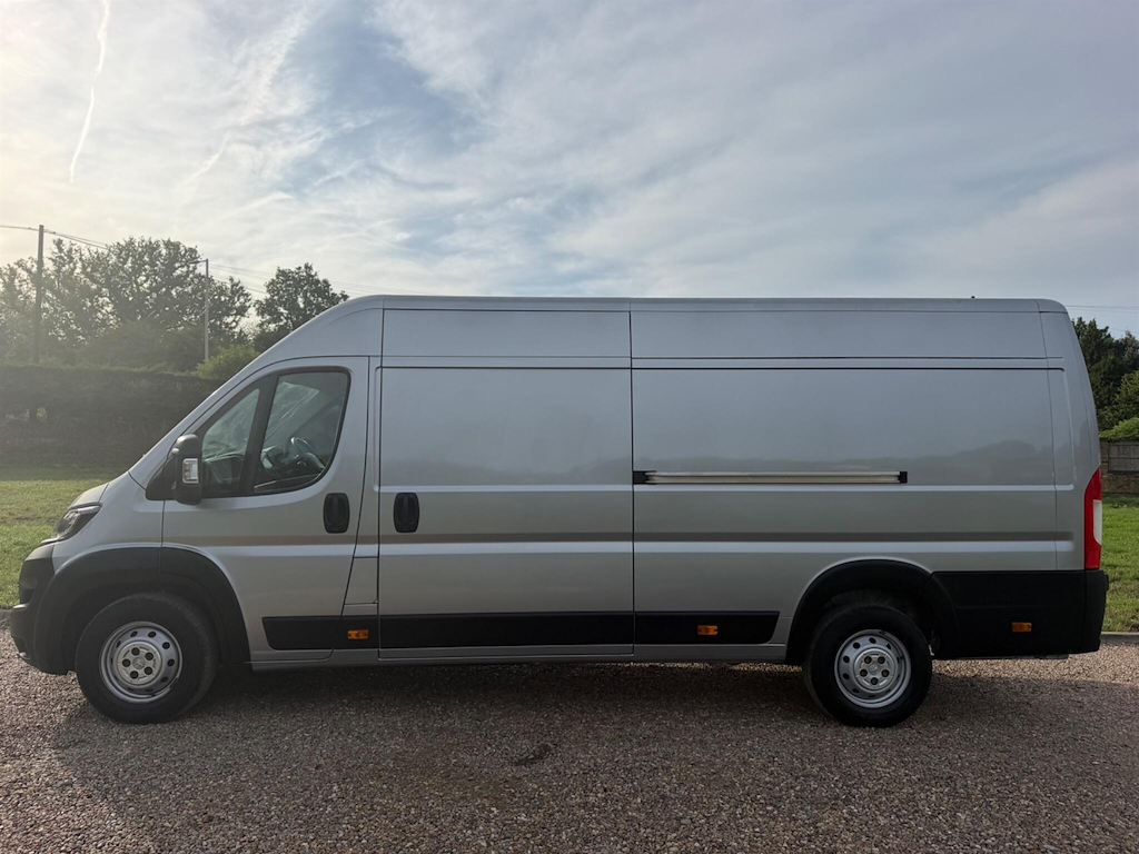 Peugeot Boxer 2.2 L 2.2 Bluehdi 435 Professional Premium L4 Hi Grey #2