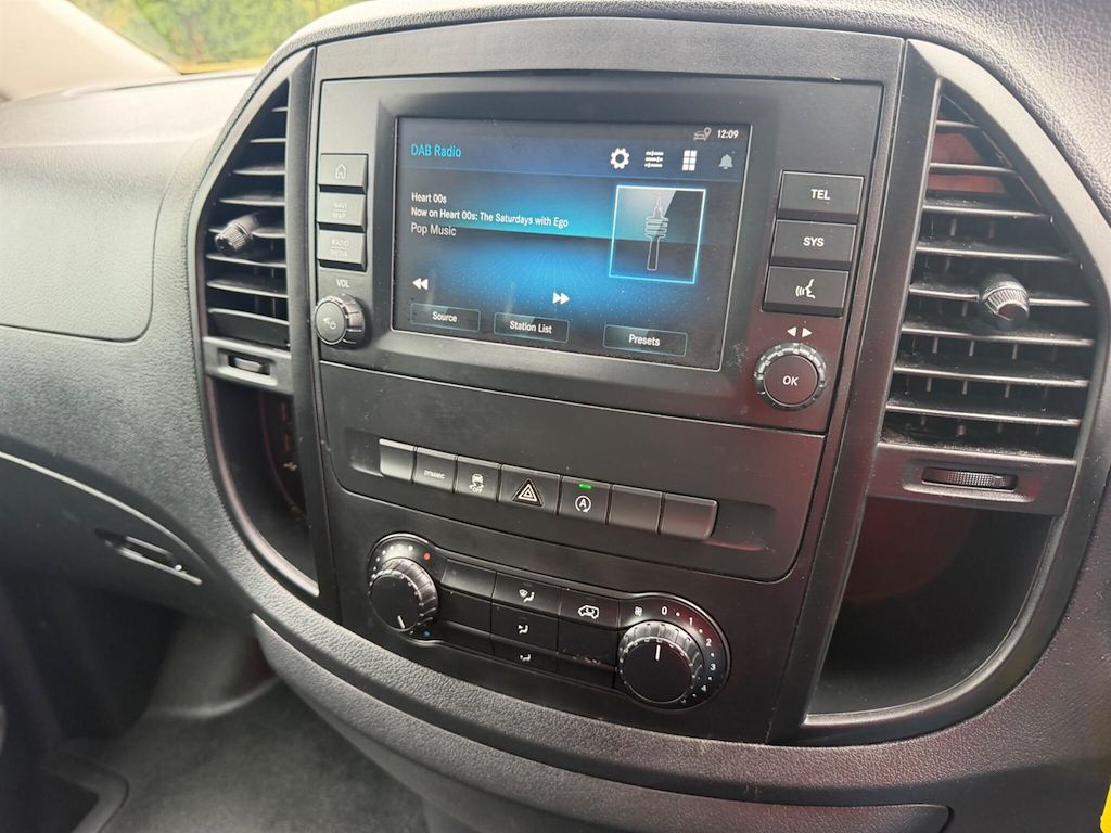 Mercedes-Benz Vito 110Cdi Progressive Van White #18