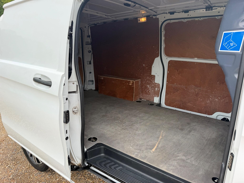Mercedes-Benz Vito 110Cdi Progressive Van White #13