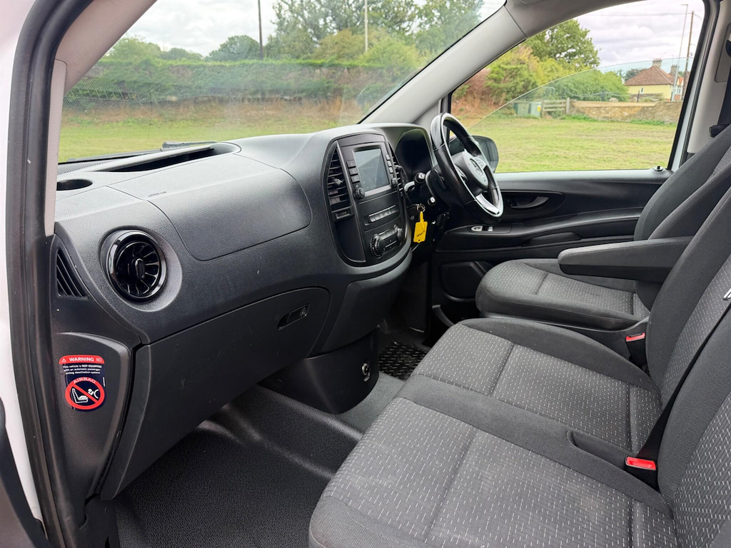 Mercedes-Benz Vito 110Cdi Progressive Van White #15