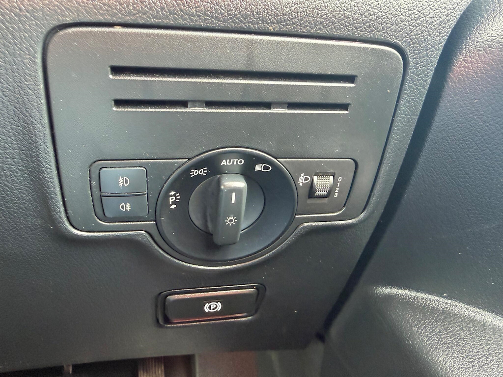 Mercedes-Benz Vito 110Cdi Progressive Van White #20