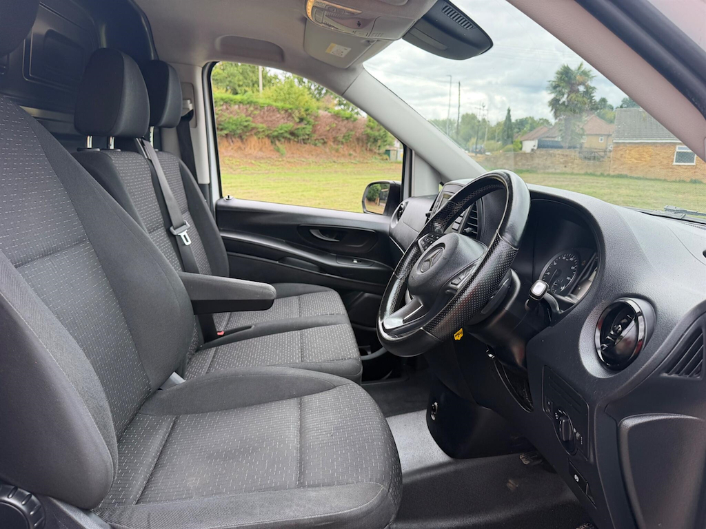 Mercedes-Benz Vito 110Cdi Progressive Van White #10