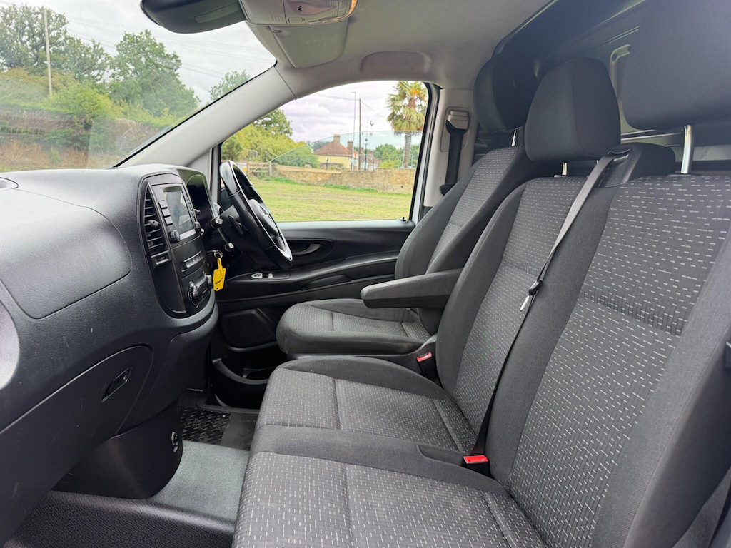 Mercedes-Benz Vito 110Cdi Progressive Van White #14