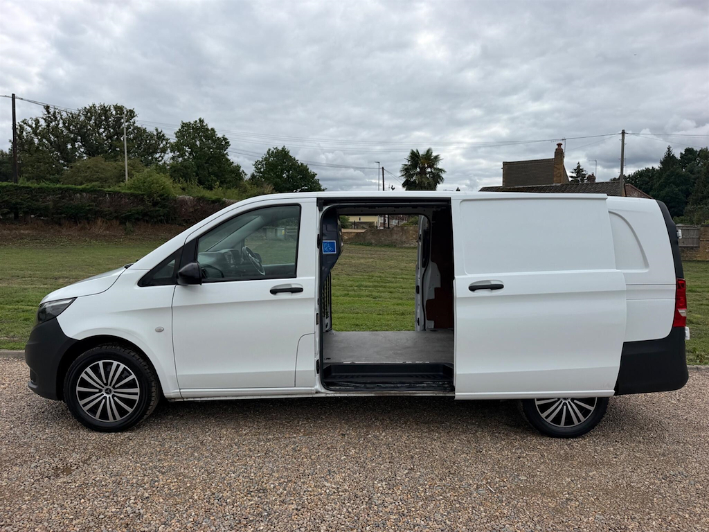 Mercedes-Benz Vito 2.0 L 2.0 116 Cdi Progressive G-tronic Rwd L3 Euro White #2