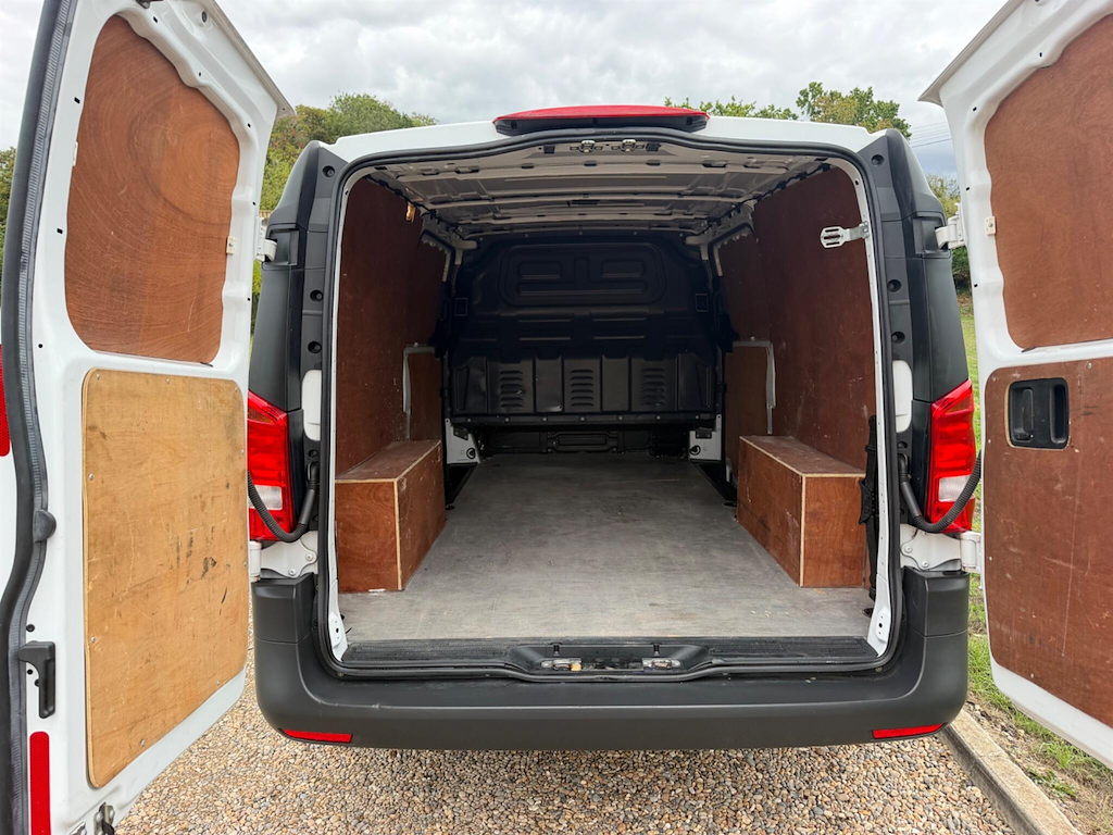 Mercedes-Benz Vito 110Cdi Progressive Van White #9