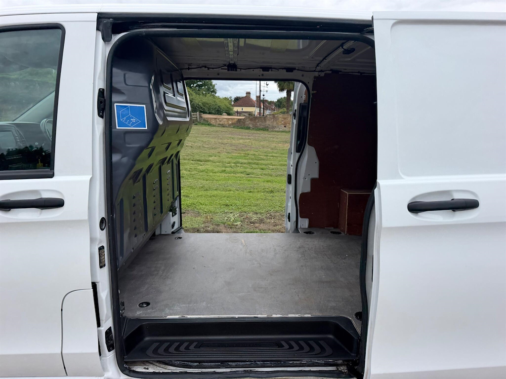 Mercedes-Benz Vito 110Cdi Progressive Van White #16