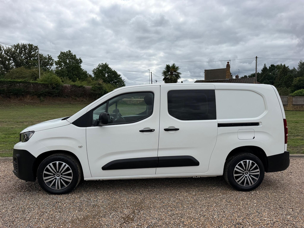 Peugeot Partner 1.5 L 1.5 Bluehdi 850 Professional Long Crew Van D White #2