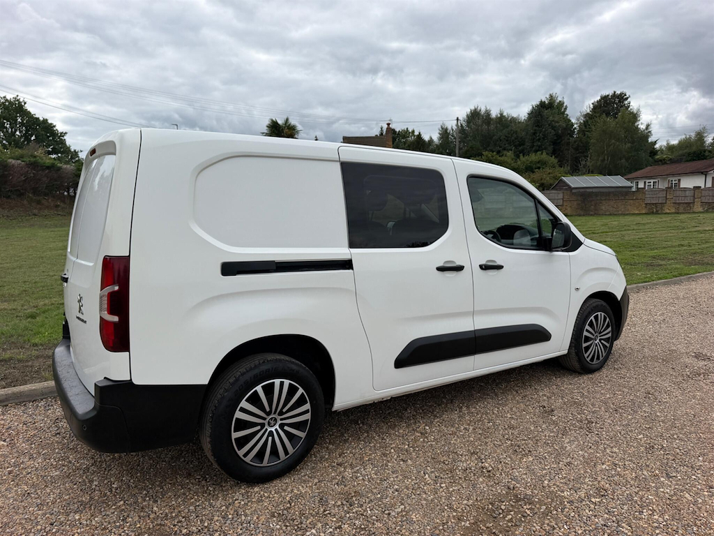Peugeot Partner 1.5 L 1.5 Bluehdi 850 Professional Long Crew Van D White #6