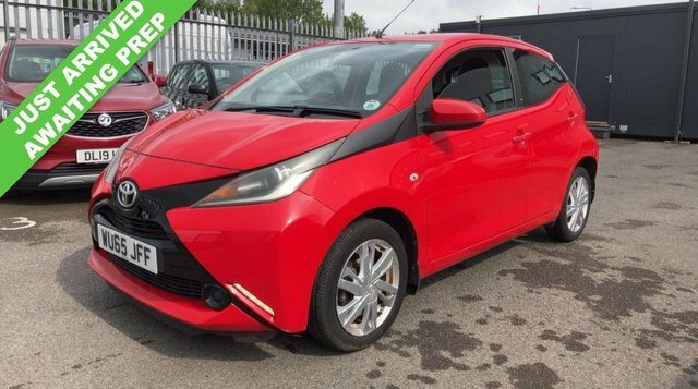 Toyota Aygo 1.0 Vvt-i X-play Hatchback X-shift Euro Red