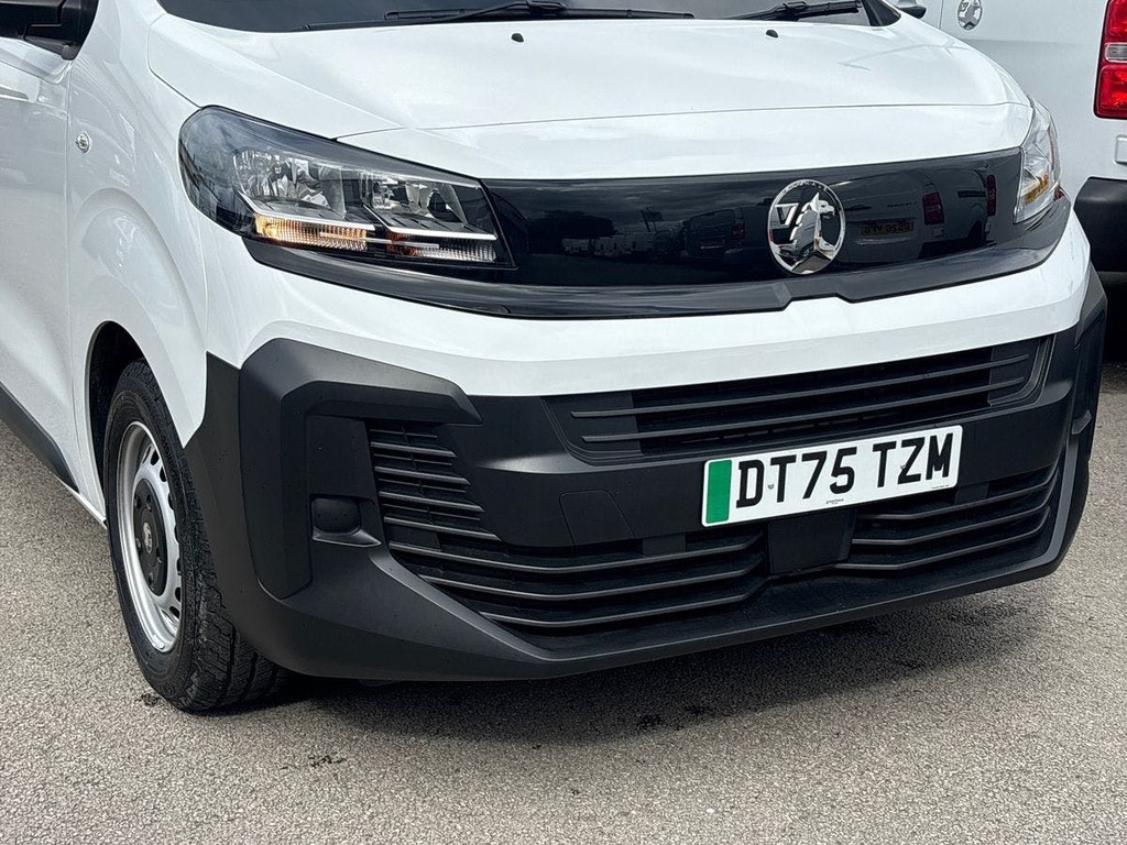 Vauxhall Vivaro Prime Black #15