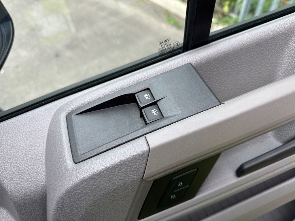 Volkswagen Crafter Cr35 Panel Van Commerce Plus Mwb 140 Ps 2.0 Tdi 8S Blue #17
