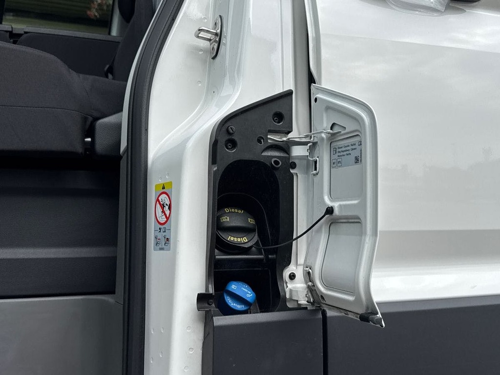 Volkswagen Crafter Cr35 Panel Van Commerce Plus Mwb 140 Ps 2.0 Tdi 8S Blue #26