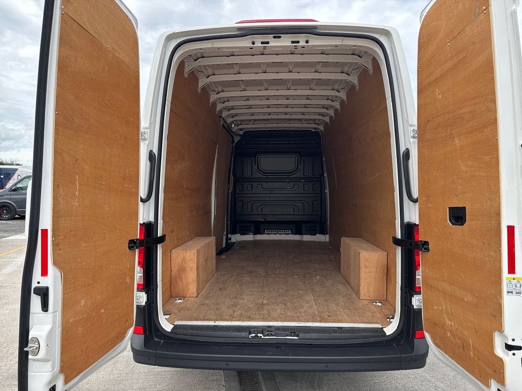 Volkswagen Crafter Cr35 Panel Van Commerce Plus Mwb 140 Ps 2.0 Tdi 8S Blue #10