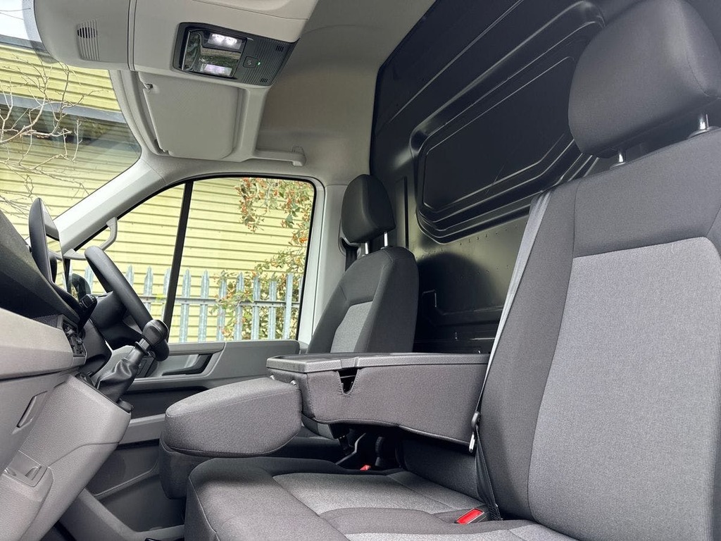 Volkswagen Crafter Cr35 Panel Van Commerce Plus Mwb 140 Ps 2.0 Tdi 8S Blue #25