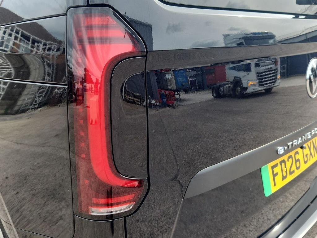 Volkswagen E-Transporter T32 Panel Van Commerce Pro Swb 136 Ps 65 Kwh Elect White #16