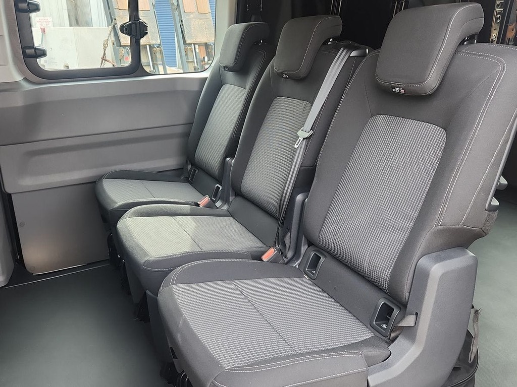Volkswagen E-Transporter T32 Panel Van Commerce Pro Swb 136 Ps 65 Kwh Elect White #9