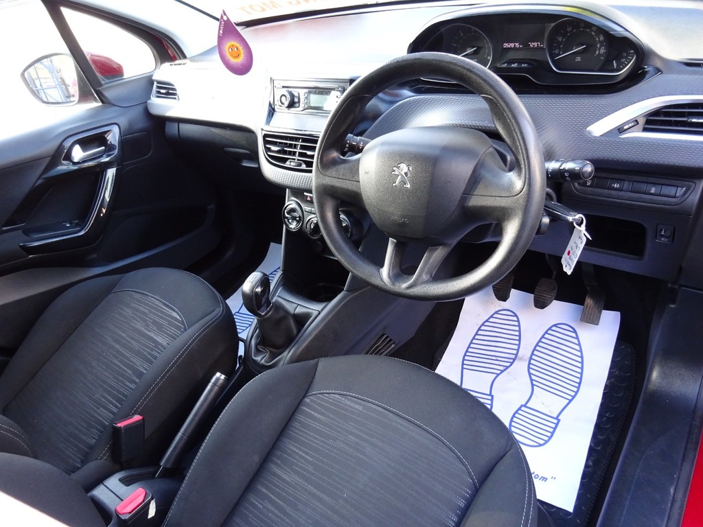 Peugeot 208 Active White #8