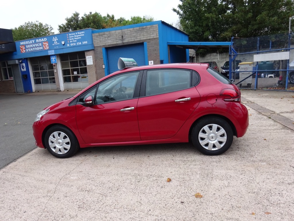 Peugeot 208 Active White #4