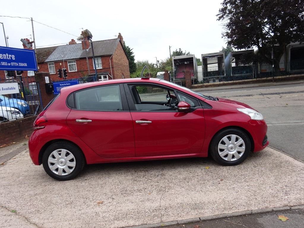 Peugeot 208 Active White #7
