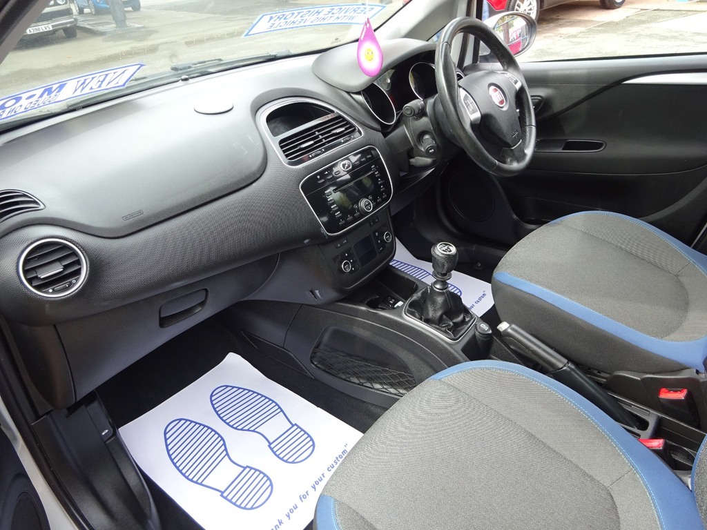 Fiat Punto Hatchback 1.4 Easy Dualogic Euro 5 Ss 2013 White #10