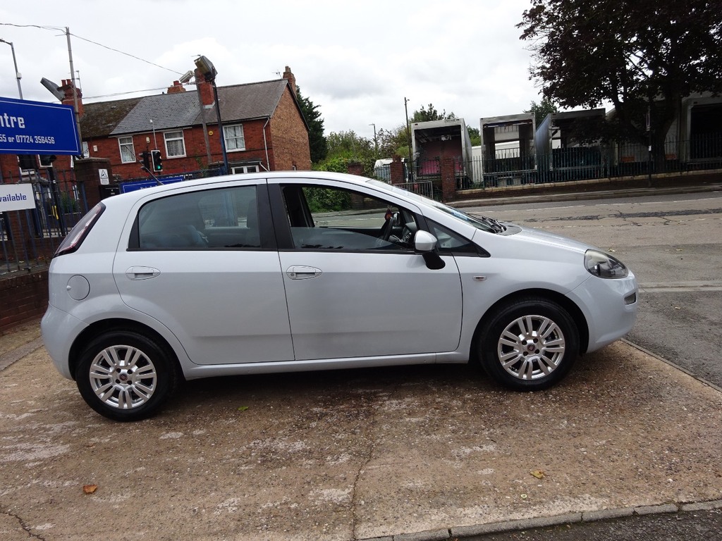 Fiat Punto Hatchback 1.4 Easy Dualogic Euro 5 Ss 2013 White #7