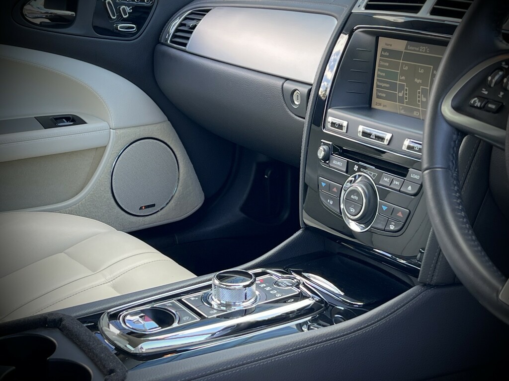 Jaguar XK Coupe Black #10
