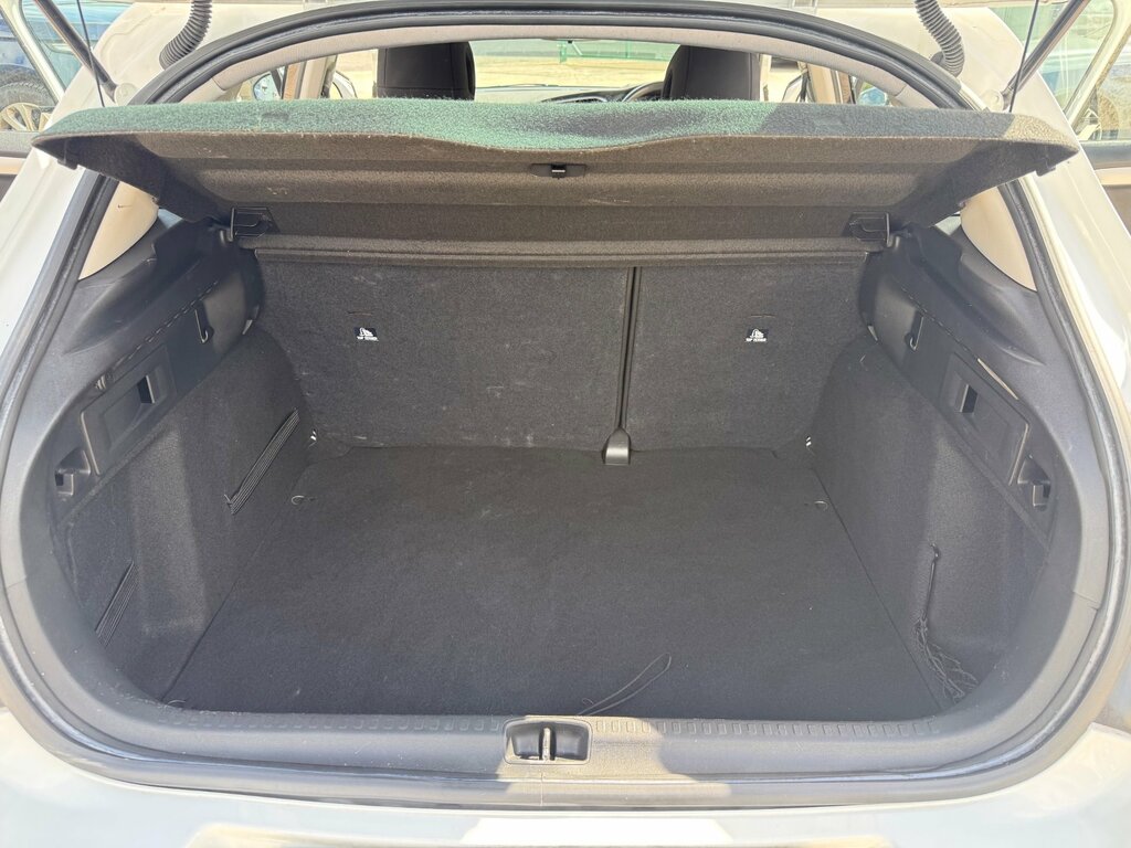 Citroen C4 Hdi Platinum White #19