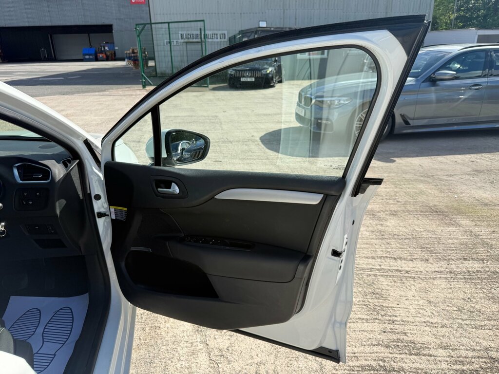 Citroen C4 Hdi Platinum White #64