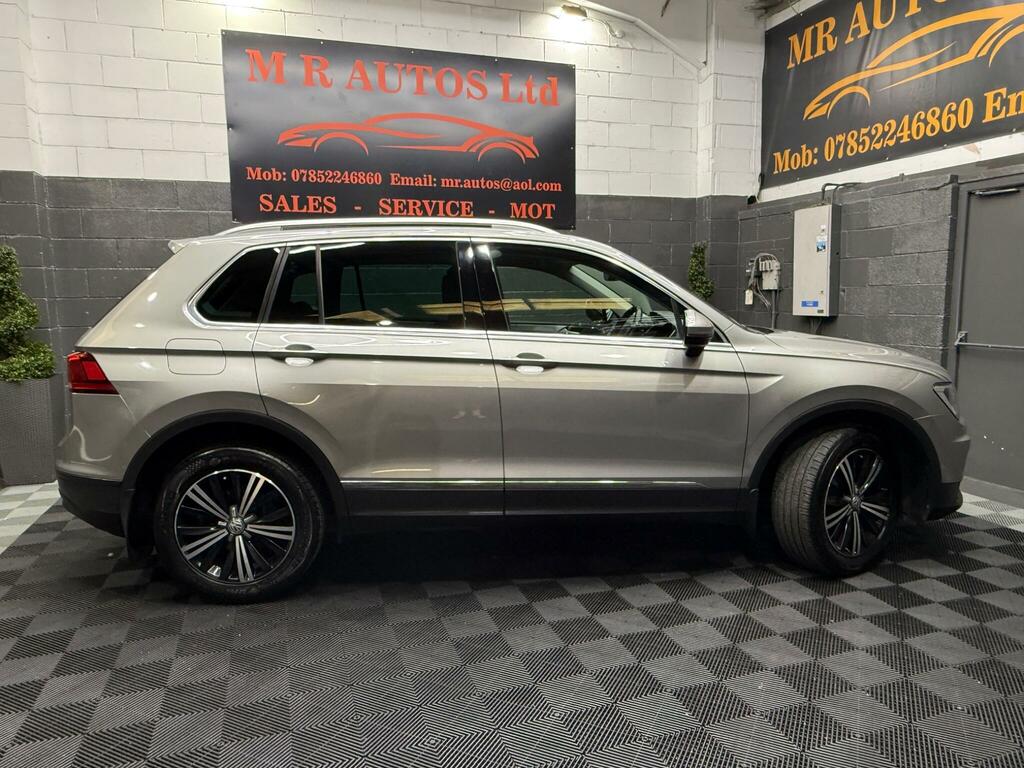 Volkswagen Tiguan Se Navigation Silver #2