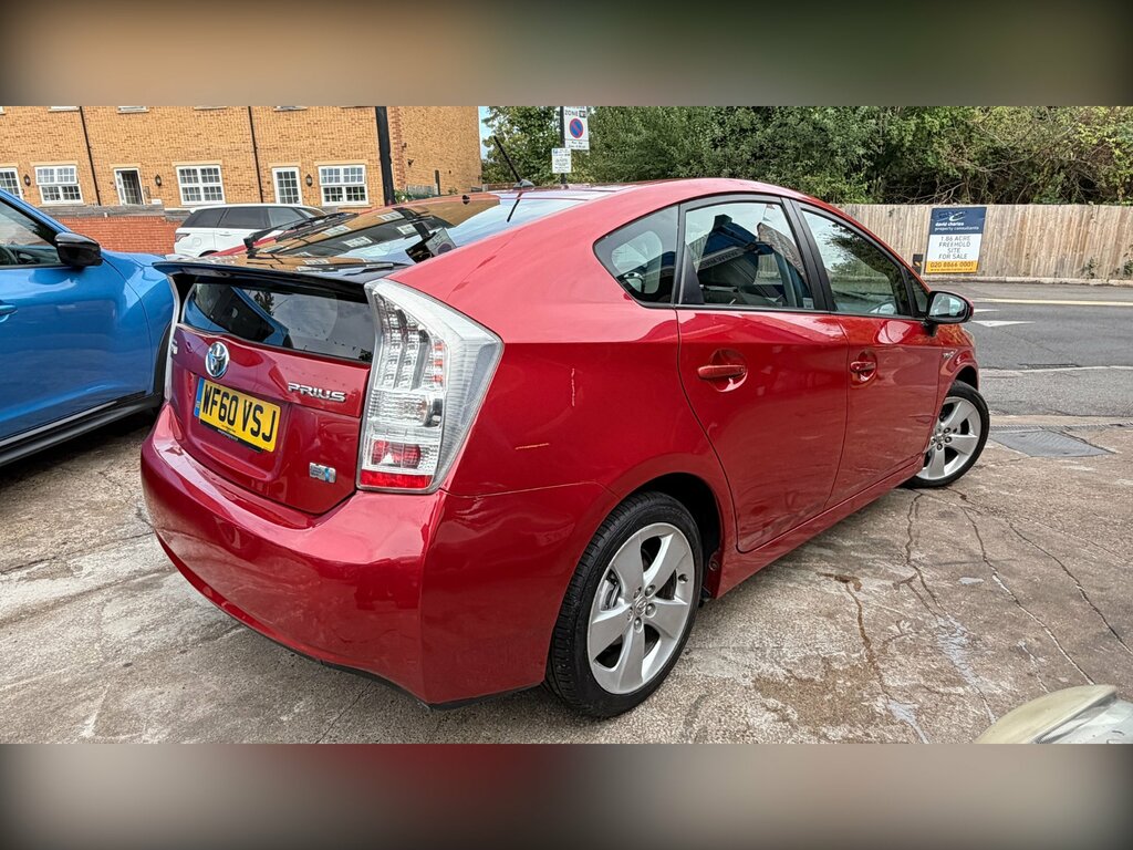 Toyota Prius White #5