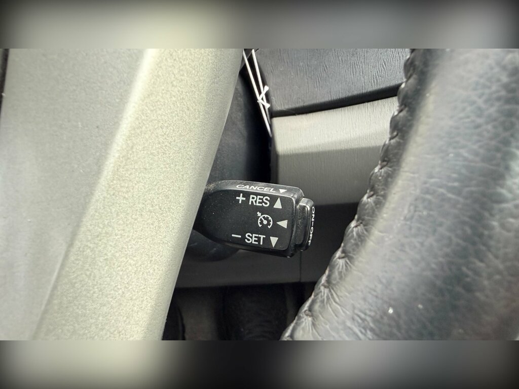 Toyota Prius White #13