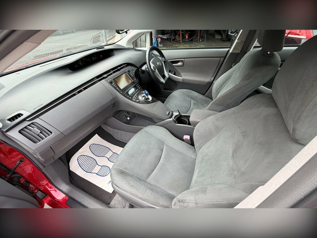 Toyota Prius Hatchback #9