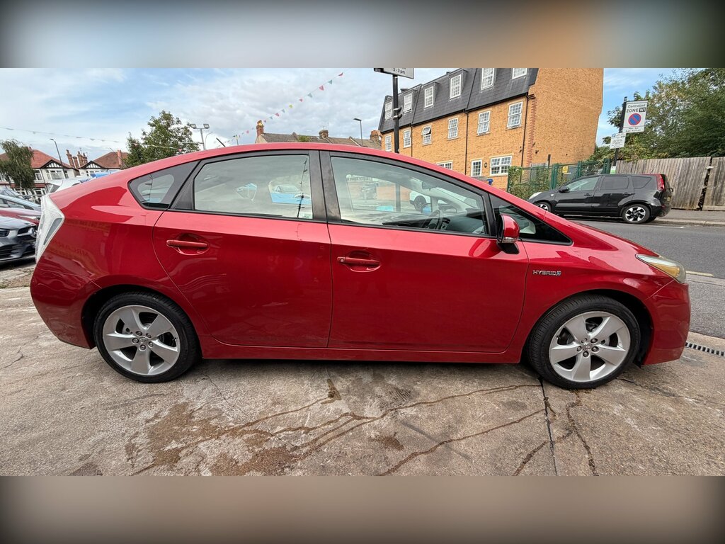 Toyota Prius White #4