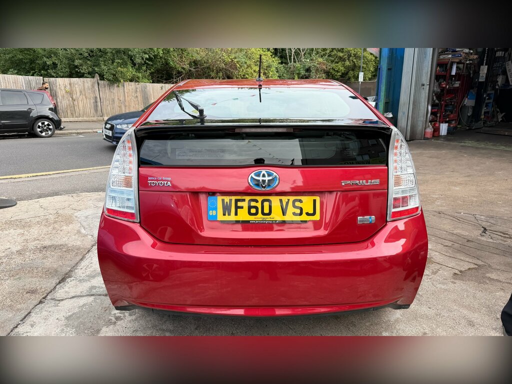Toyota Prius White #6