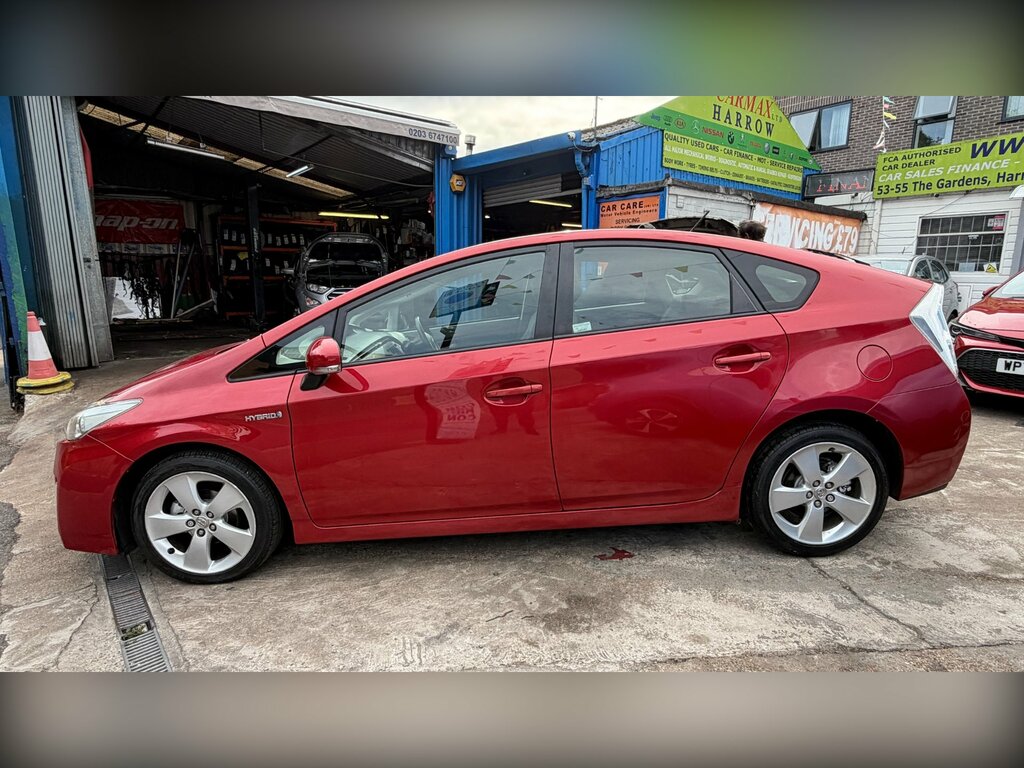 Toyota Prius White #8