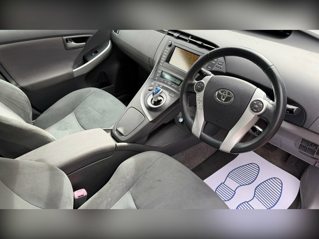 Toyota Prius Hatchback #10